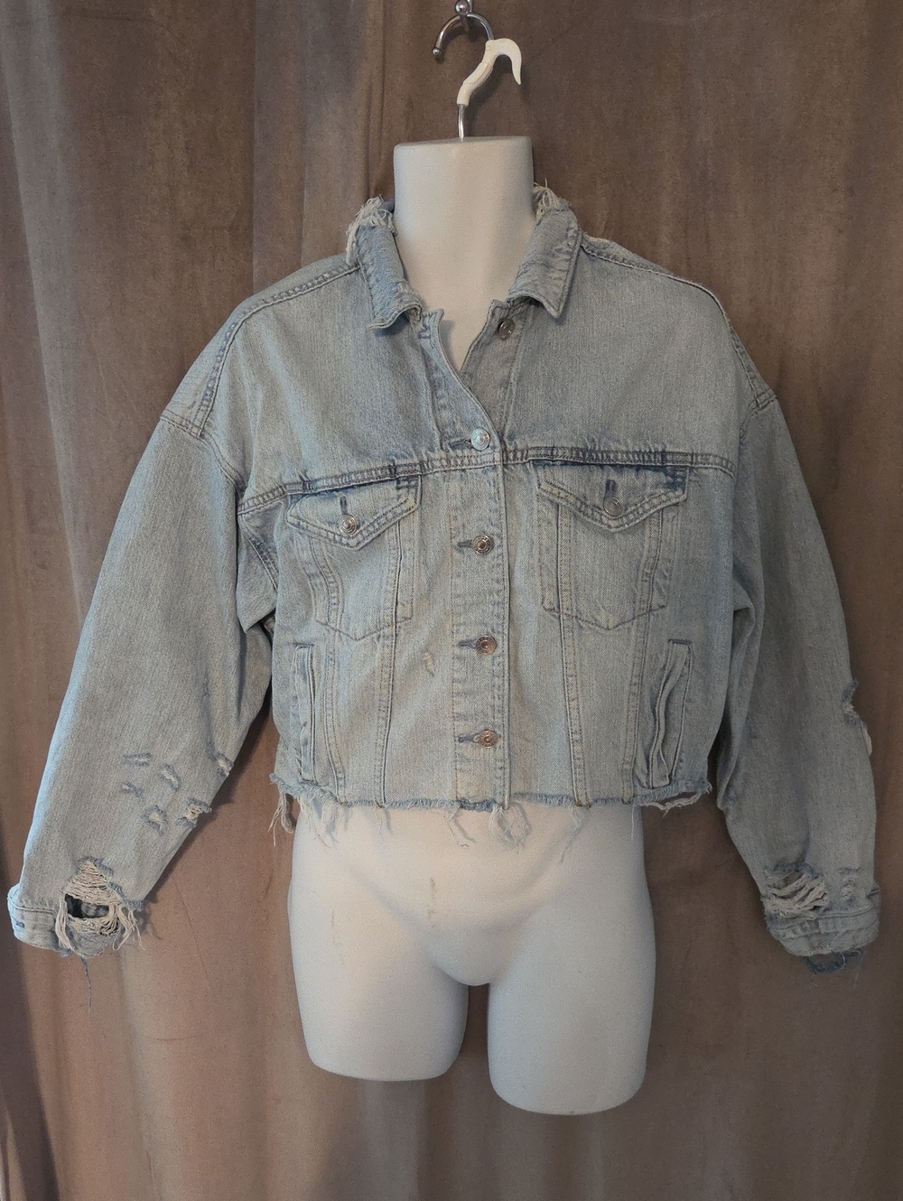 American Eagle Outfitters Size Medium Light Blue Distressed Cropped Denim Jacket
